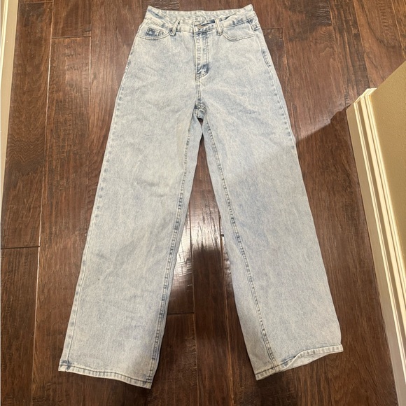 Light Acid Wash Jeans - Picture 1 of 2